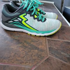 Size 8 women's running shoe